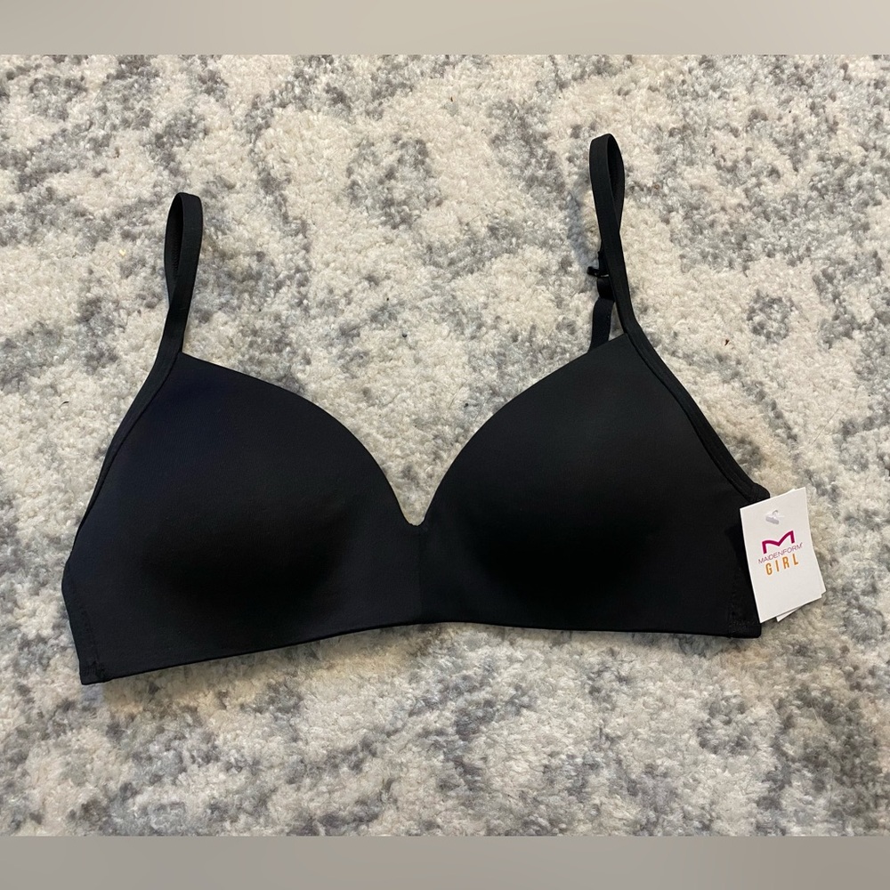 Maidenform Girls wireless bra. Brand new.